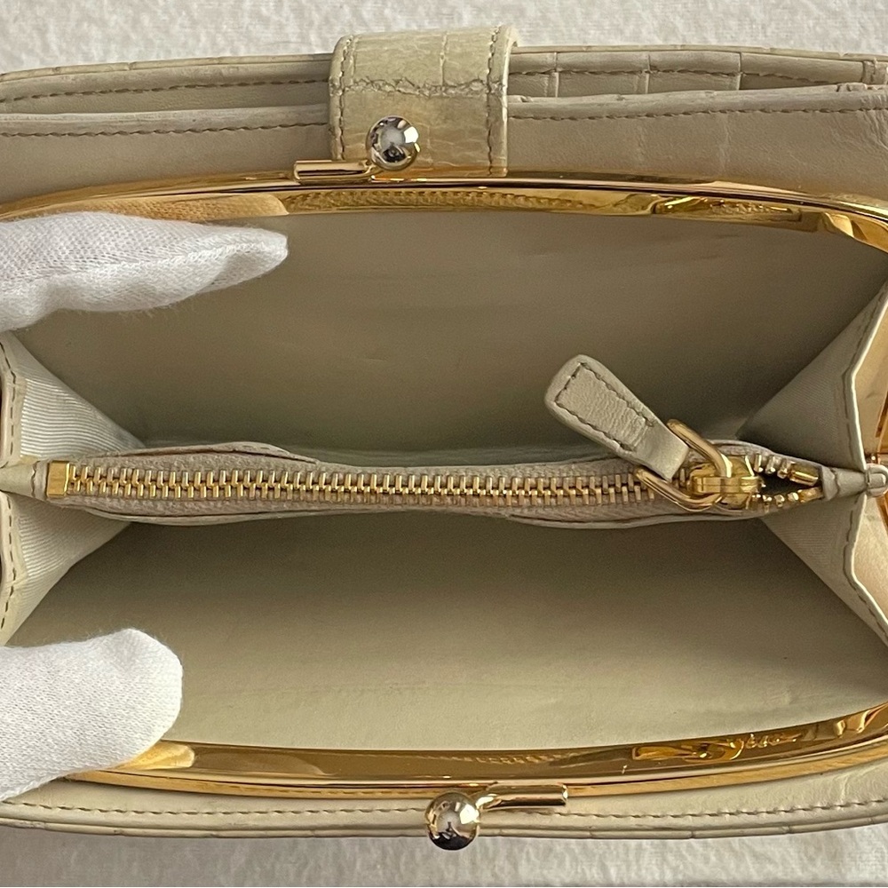 Miu Miu Vintage Authentic Cream Crocodile-Embossed Kiss-Lock/Snappy Snap Wallet - Picture 12 of 17